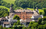 Das Schloss Berleburg thront über der Stadt.